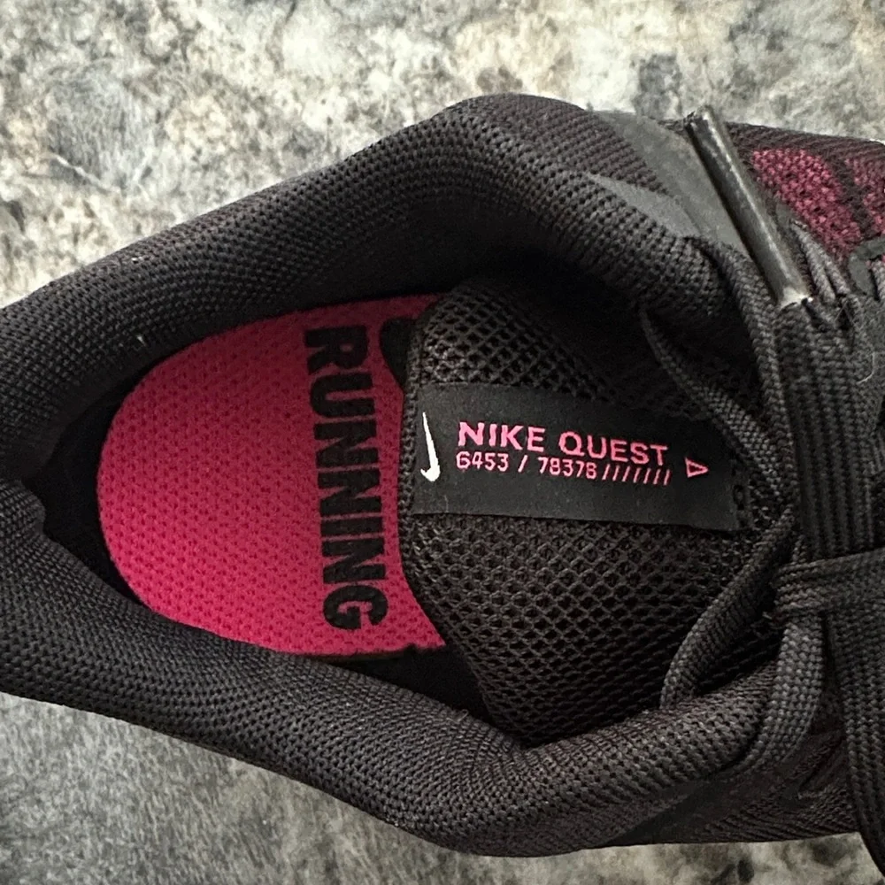 Nike Quest 4 Black Hyper Pink Women's Running Shoes Size 7 - Picture 2 of 6